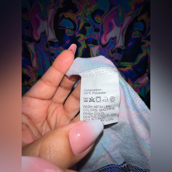 Reflective all over print Tee. Size XL - Picture 4 of 6